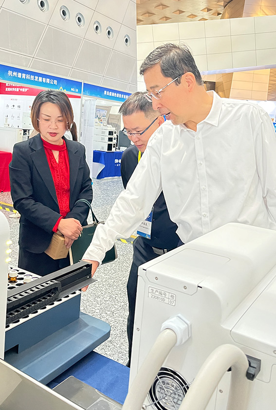 中儀宇盛參加中國(guó)化學(xué)會(huì)第24屆全國(guó)色譜學(xué)術(shù)報(bào)告會(huì)及儀器展覽會(huì)(圖10) 1-231011150F3431.jpg